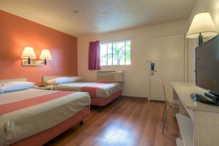 Room 7 of 24
