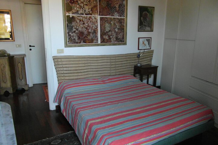 Room 3 of 44