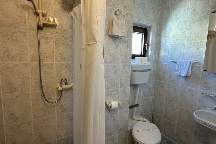 Room 36 of 69