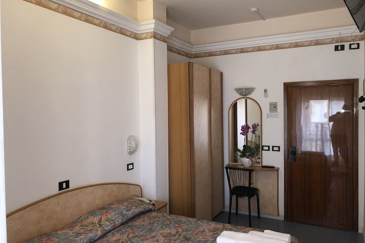 Room 37 of 38