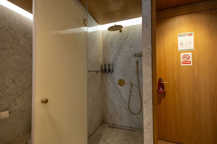 Room 52 of 69