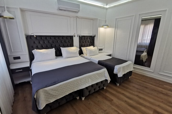Room 10 of 85