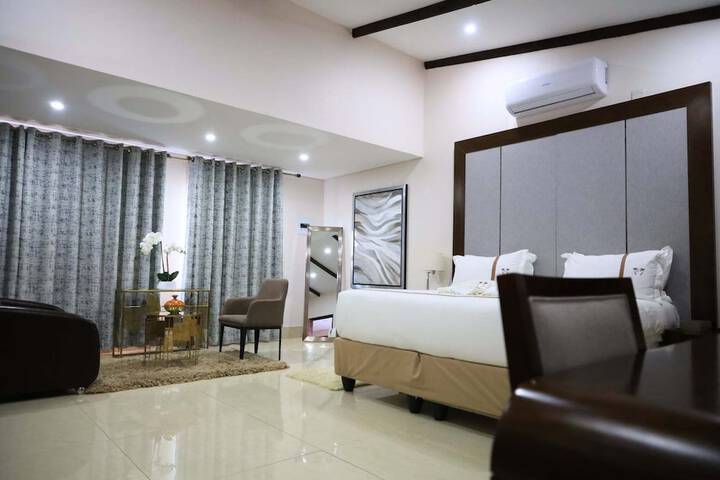 Room 14 of 18
