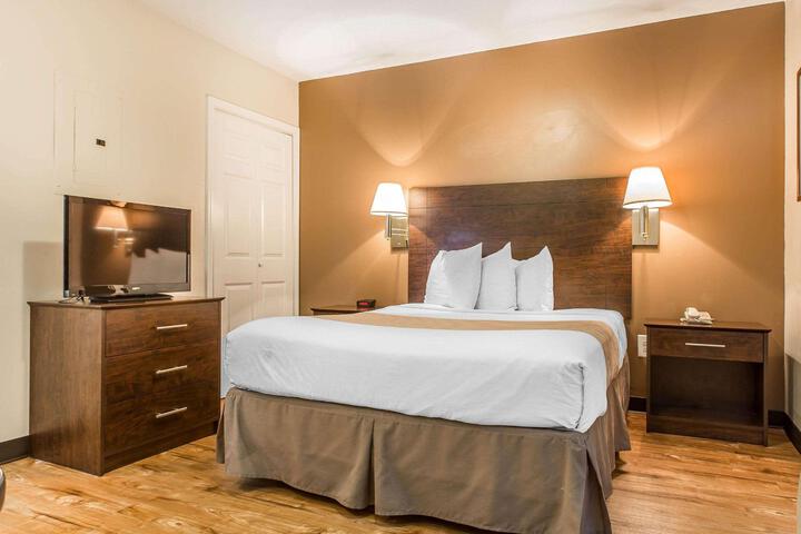 1 Queen Bed Efficiency (4 of 4)