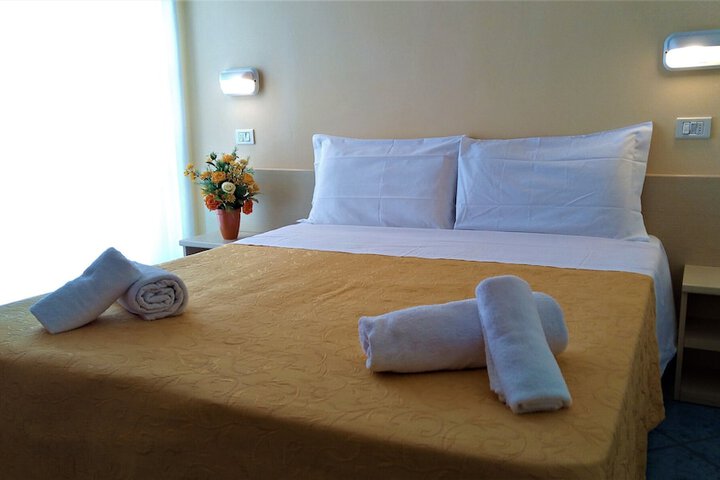 Room 7 of 34