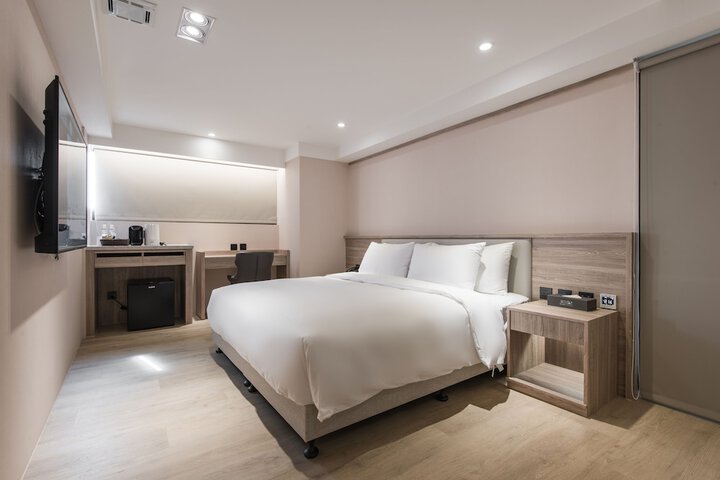 Room 82 of 145