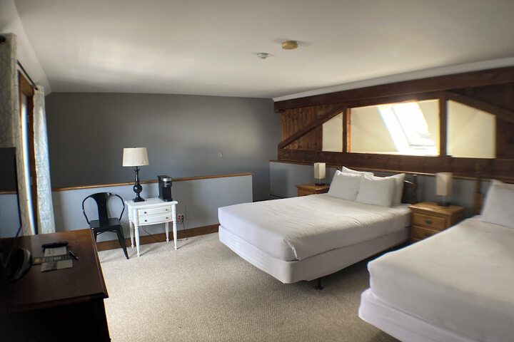 1 Queen Bed (70 of 80)
