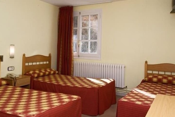 Room 5 of 18