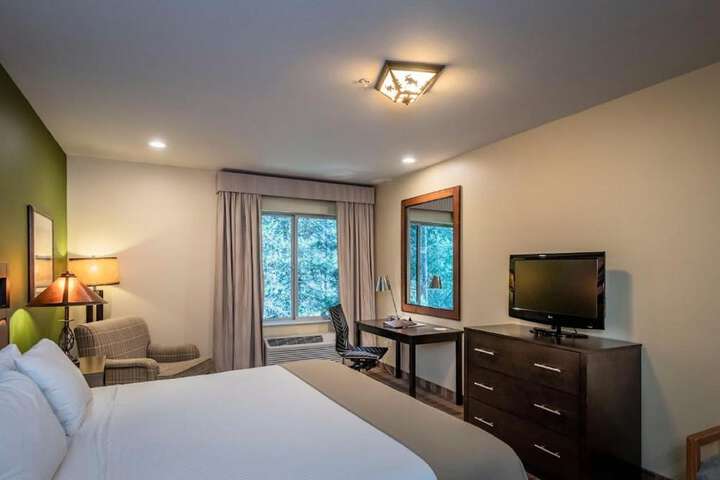 Executive King Bed (2 of 7)