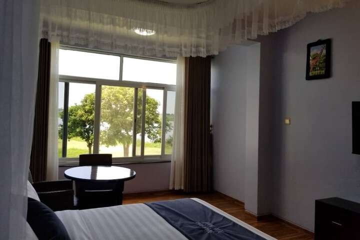 Room 8 of 150
