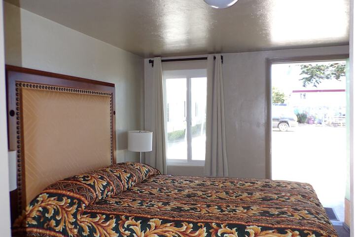 Room 9 of 101