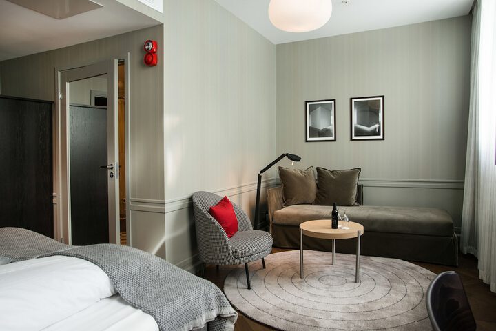 Room 7 of 82