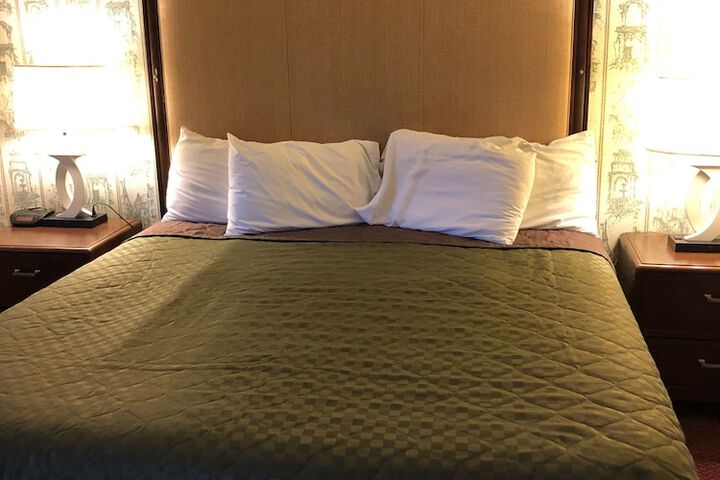 1 King Bed (8 of 12)