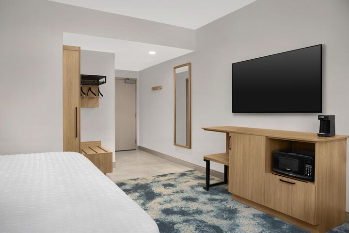 Room 11 of 38