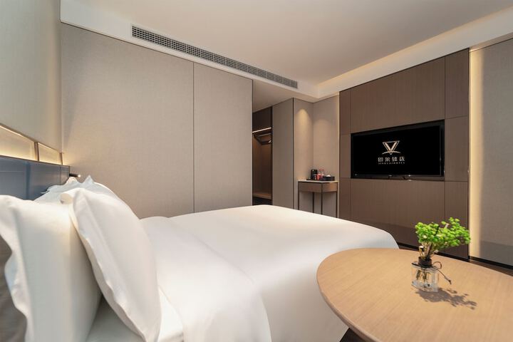Room 2 of 5