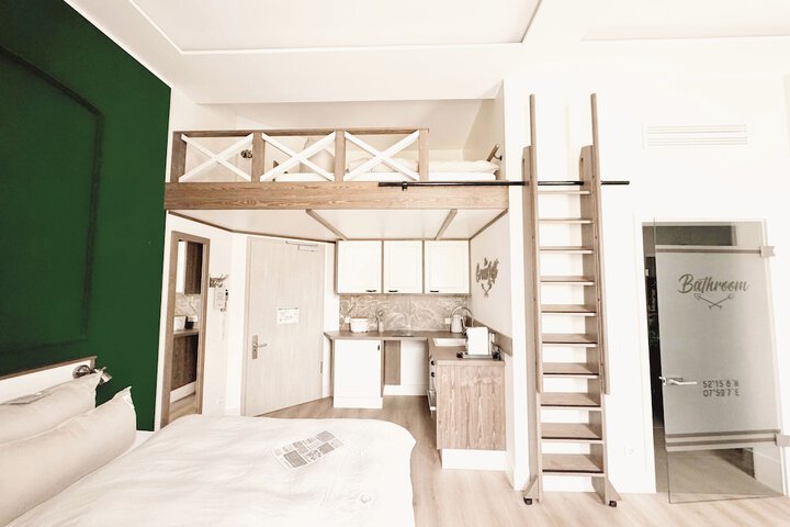 Room 16 of 82