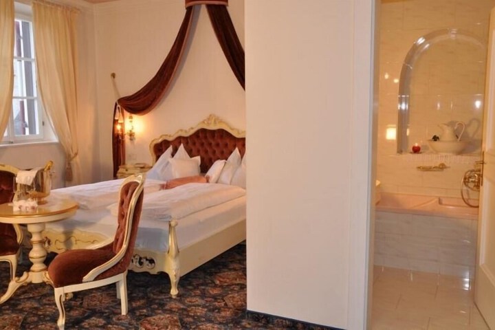 Room 2 of 25