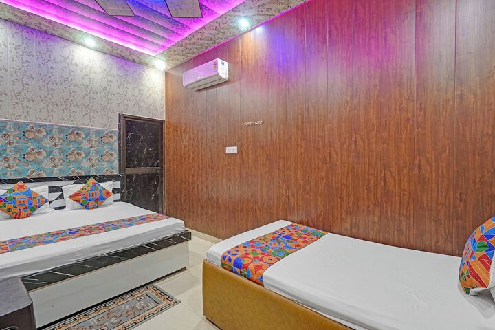 Room 17 of 27