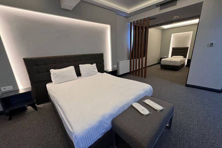 Room 5 of 36