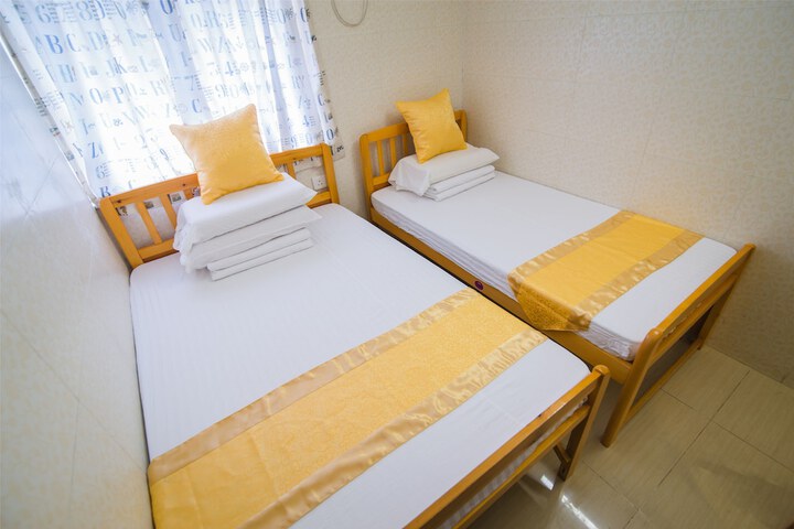 Room 3 of 110