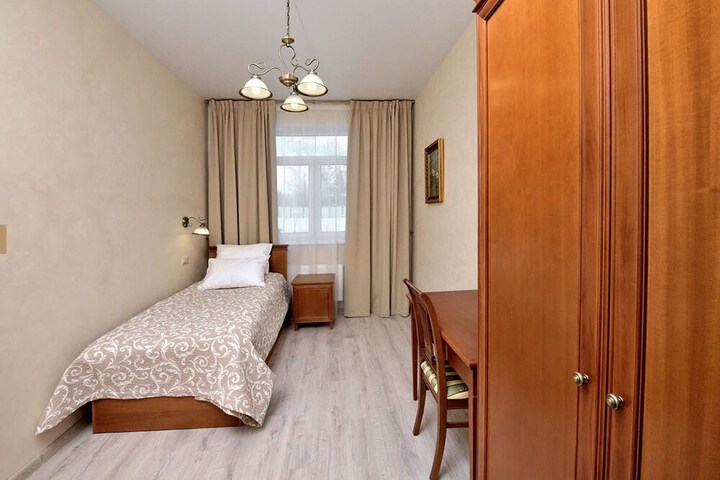 Room 3 of 144