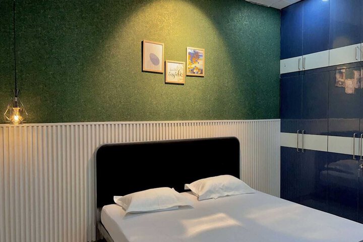 Room 10 of 18