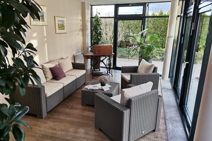 Lounge 53 of 67