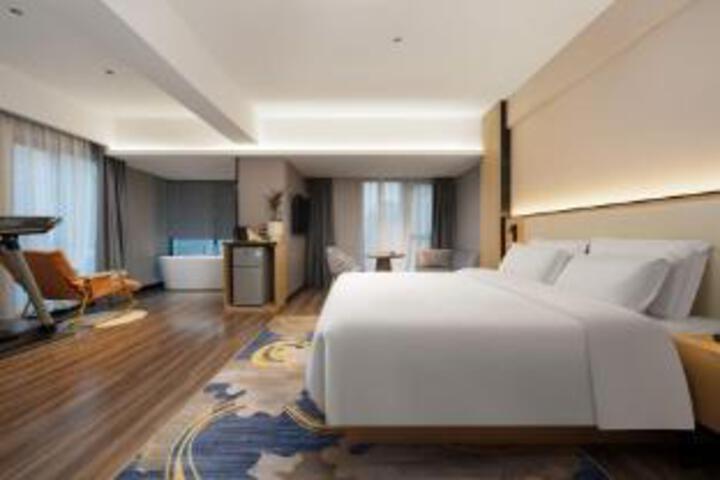 Room 7 of 9