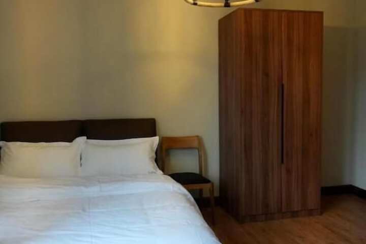 Room 3 of 63