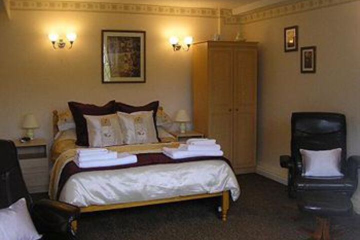 Room 8 of 28