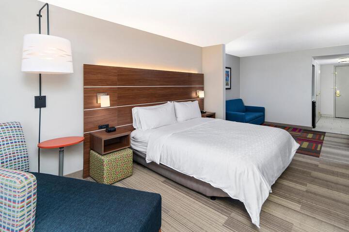 Suite King Size Bed (1 of 11)