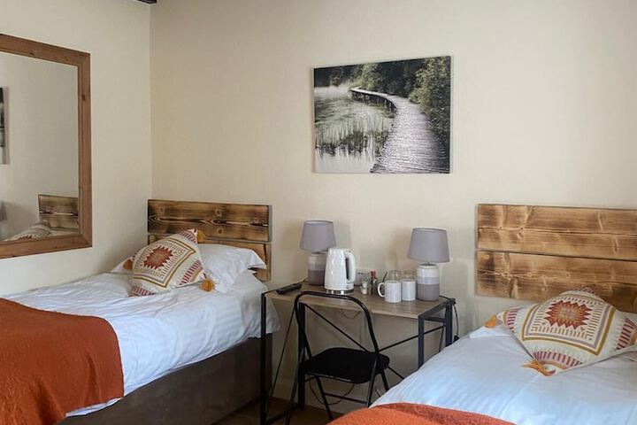 Room 4 of 10