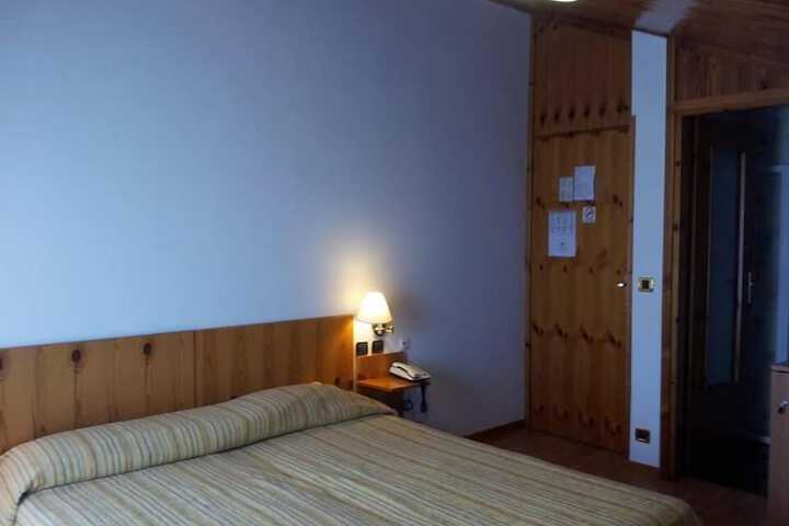 Room 8 of 34