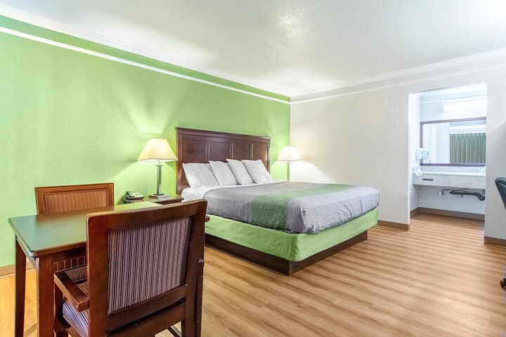 Room 10 of 31
