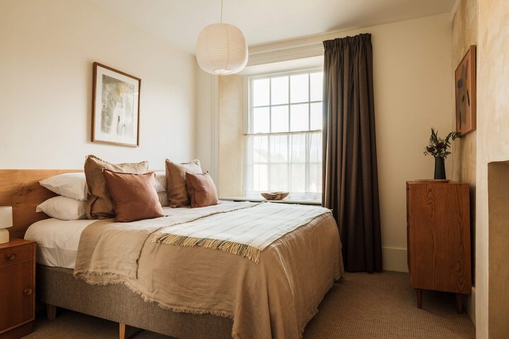 Room 4 of 33