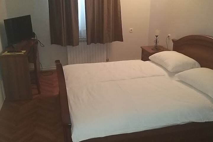 Room 7 of 36