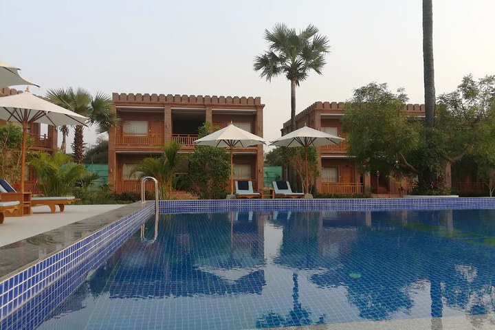 Pool 15 of 25
