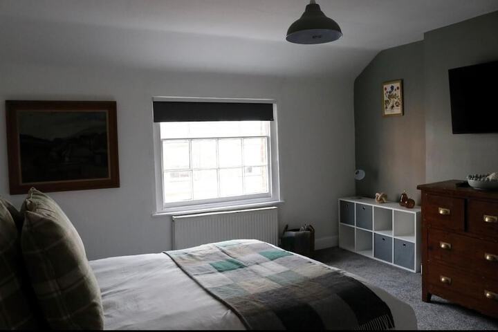 Room 3 of 28
