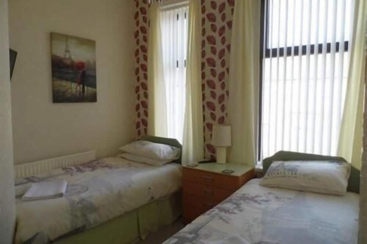Room 7 of 18