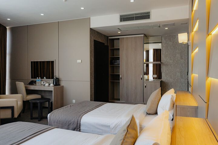 Room 48 of 80