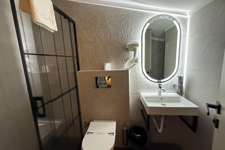 Room 156 of 222