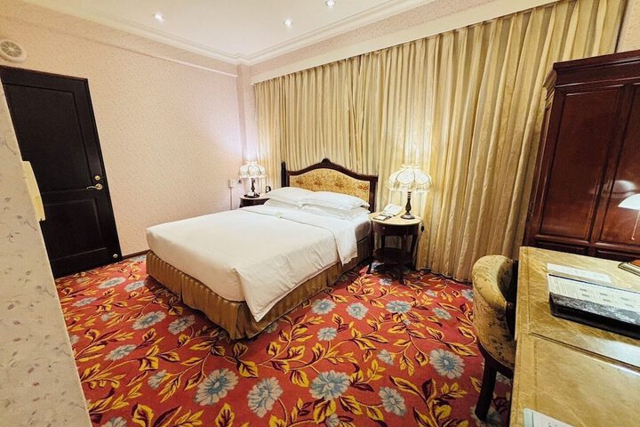 Room 80 of 216