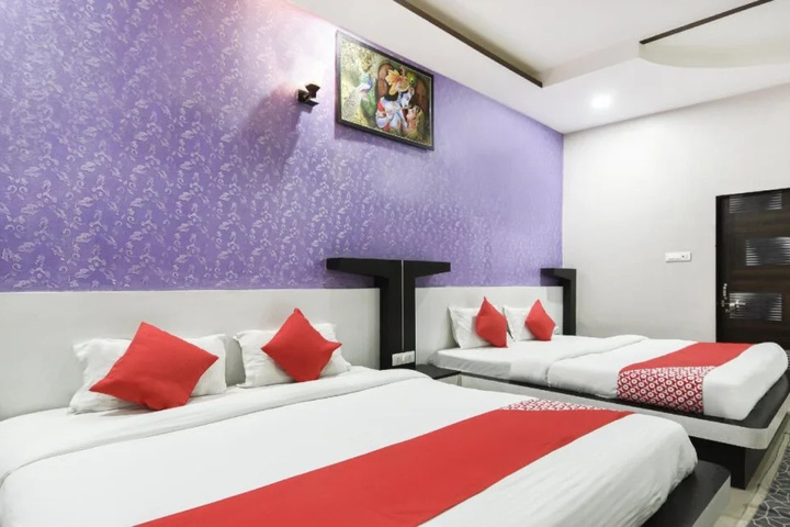 Room 4 of 11