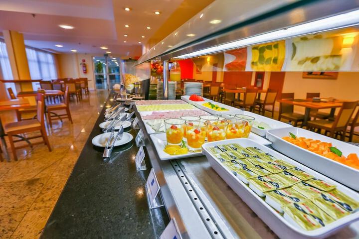 Dining 42 of 64