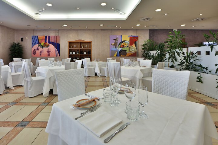 Dining 65 of 82