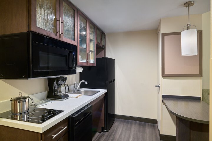 Studio Suite 1 Queen Bed City View High Floor (29 of 30)