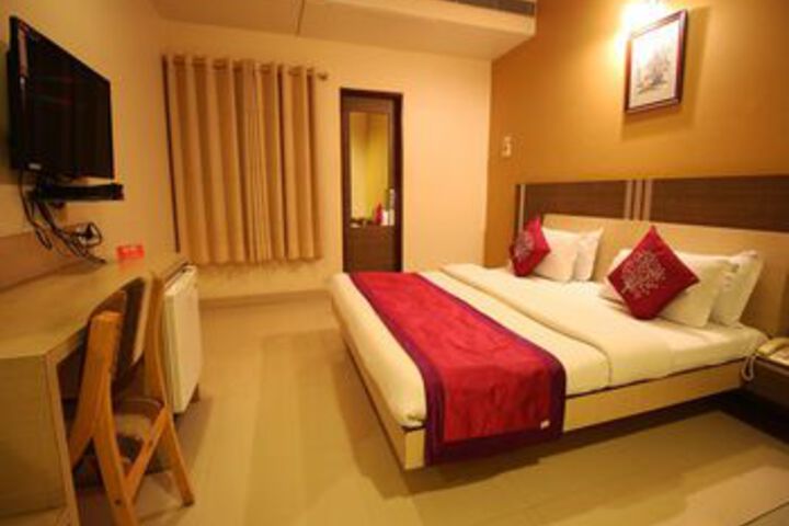 Room 13 of 28