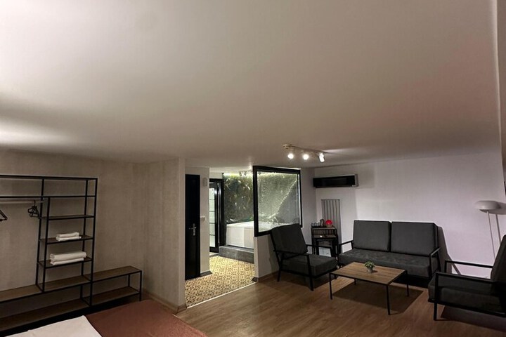 Room 7 of 15