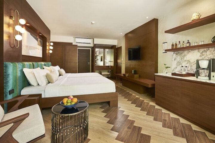 Room 18 of 105