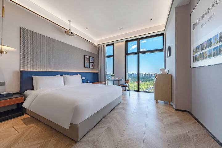 Room 4 of 40